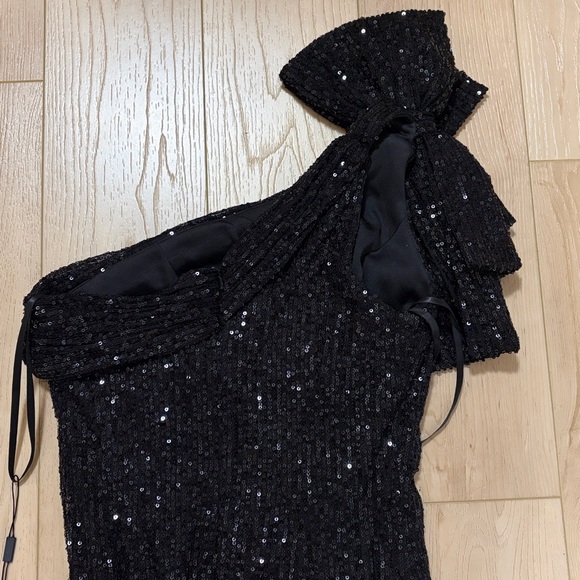 Ieena for Mac Duggal Sequined Bow One Shoulder Column Gown, Black, sz 0 - Picture 8 of 16